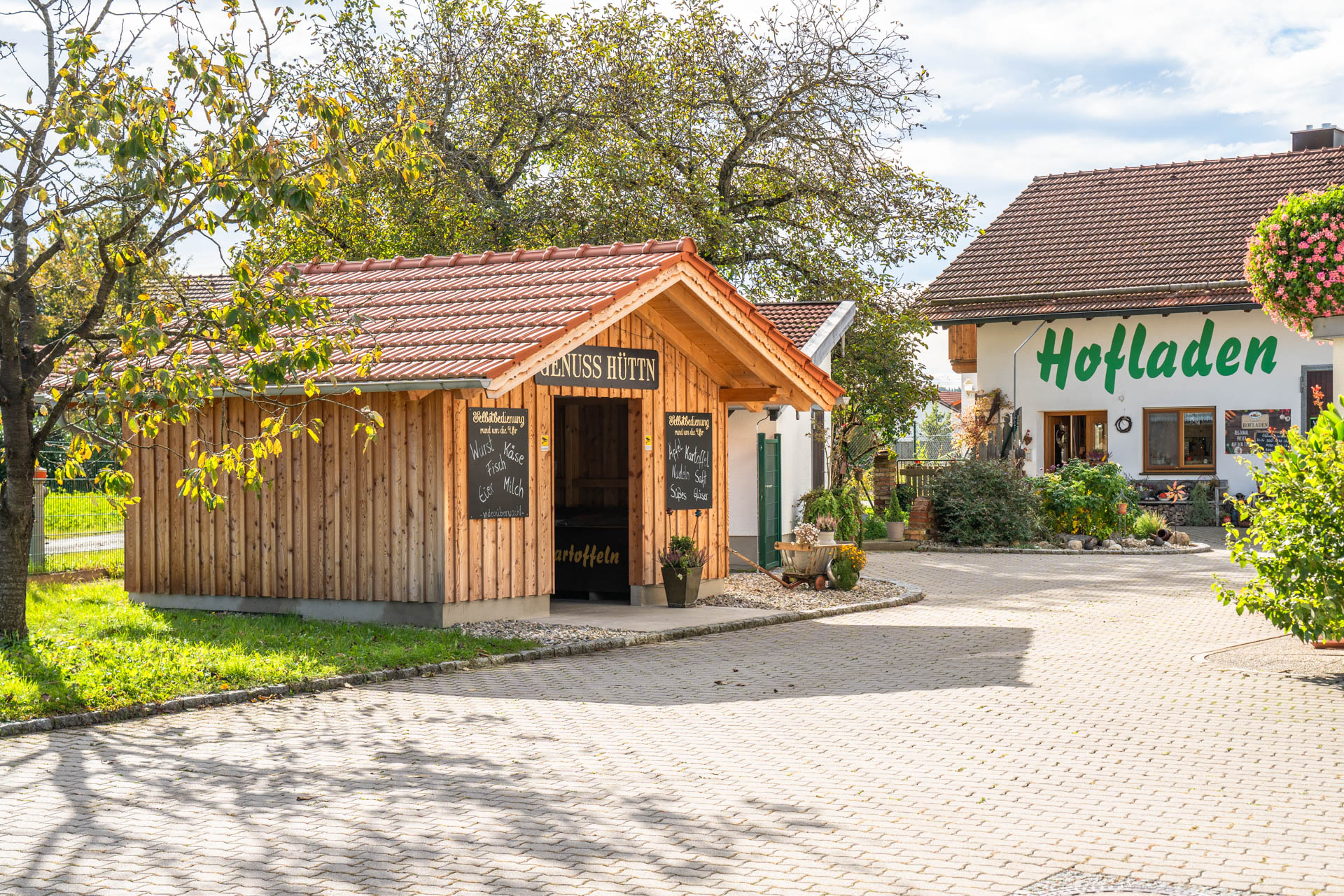 Genußhütte, der 24-Stunden Hofladen in Eglharting Genußhütte, der 24-Stunden Hofladen in Eglharting